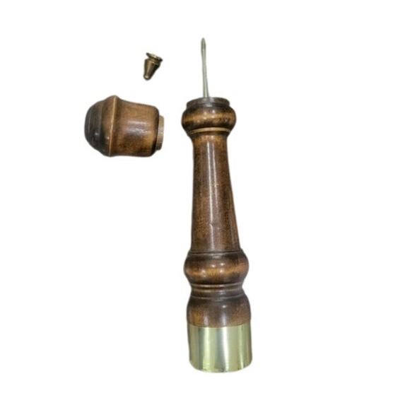 Vintage MCM Wooden Salt & Pepper Shakers Brass Accents Mid-Century Kitchenware - Picture 8 of 8